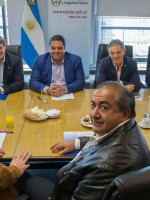 El Gobierno recibe a la CGT y busca desactivar el paro