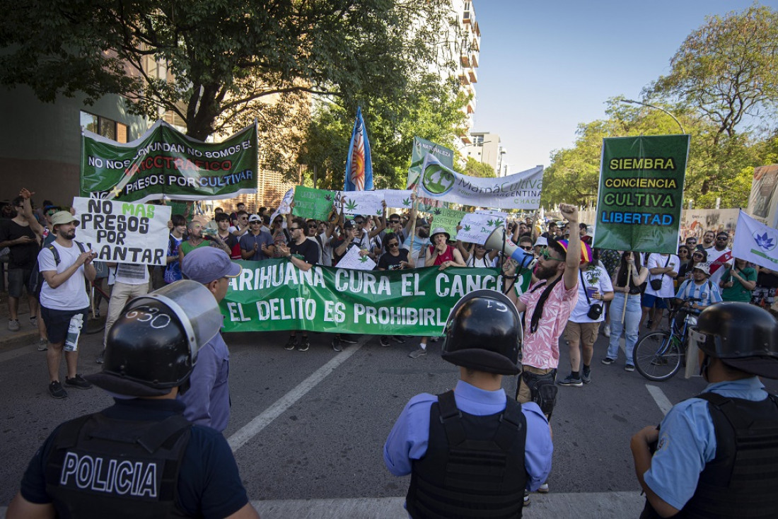 En su regreso de Brasil, Macri visitó los pueblos inundados del Chaco