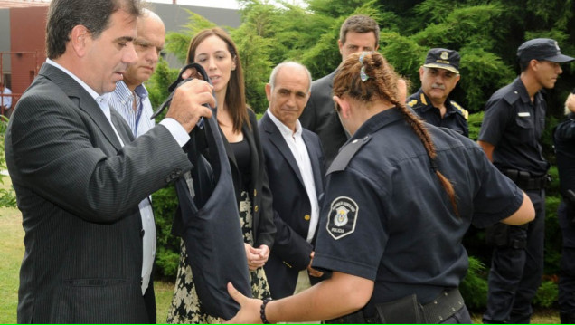 imagen Prometen distribuir chalecos antibalas femeninos para el 2018