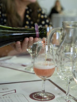 Cómo se hace el champagne y por qué la UNCUYO tiene uno de los ejemplares más ricos 