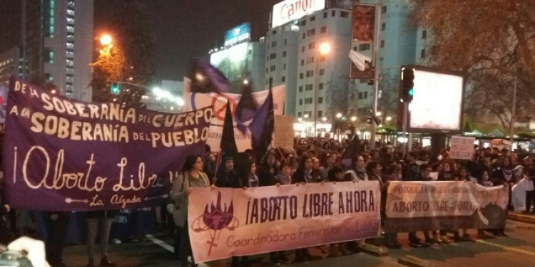 Multitudinaria marcha en Chile a favor del aborto "libre, seguro y gratuito"