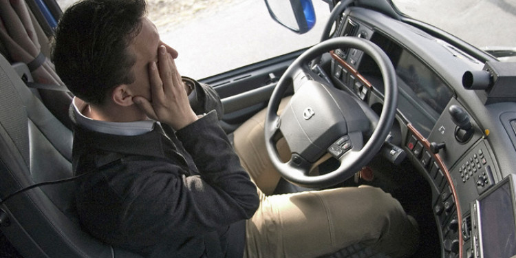 Los conductores de ómnibus y camiones y la fatiga: peligroso síntoma de nuestro tiempo