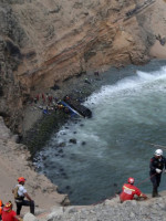 Al menos 48 muertos en Perú por una tragedia vial