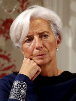 La directora del FMI se sienta en el banquillo de acusados 
