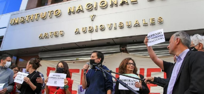 Cineastas marcharon al INCAA para exigir impuestos a las plataformas