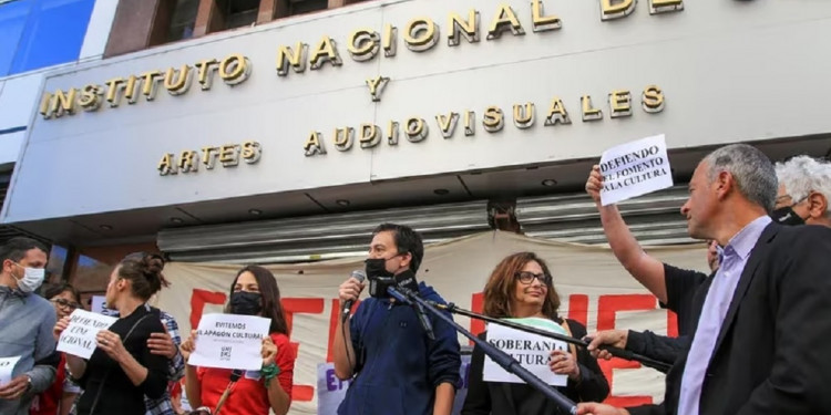 Cineastas marcharon al INCAA para exigir impuestos a las plataformas