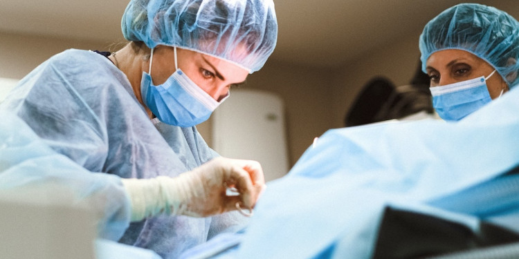 El Notti realizó una innovadora técnica quirúrgica a un bebé de tres meses