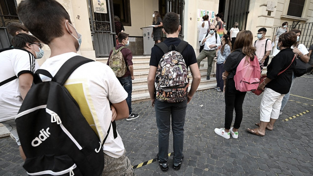 imagen Vuelta al cole: advierten sobre el correcto uso de mochilas, plantillas y pantallas  