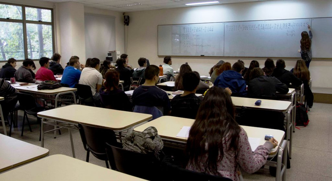 Por qué la serie "La Directora" y el video de la docente discutiendo ponen en jaque la forma de educar