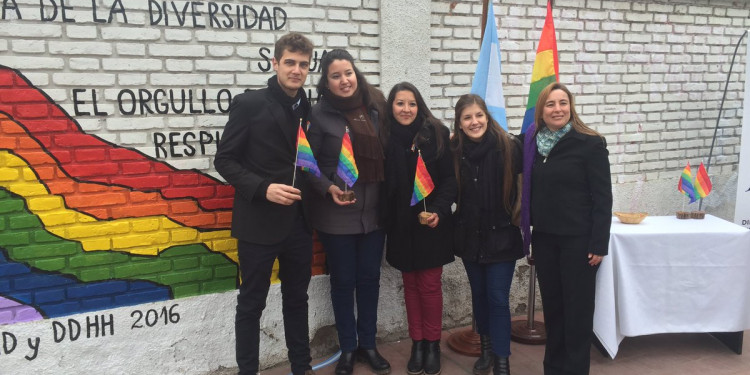 "LO SIMBÓLICO ES QUE MUCHOS MUNICIPIOS VUELVAN A IZAR LA BANDERA DE LA DIVERSIDAD"