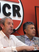 Con críticas a Pérez, cerró la campaña del frente Cambiemos