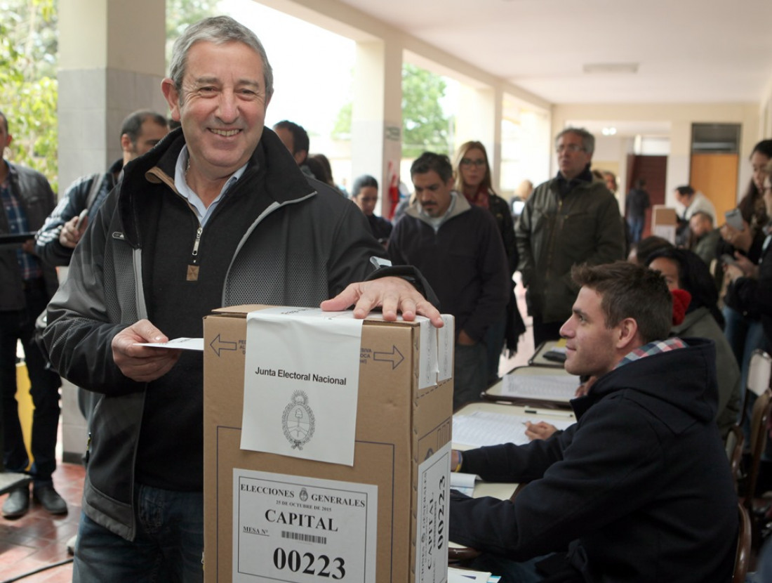 Julio Cobos: "El voto electrónico garantiza más transparencia"