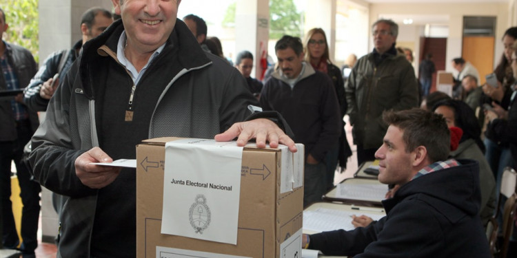 Julio Cobos: "El voto electrónico garantiza más transparencia"