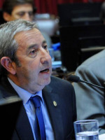 Cobos explicó su proyecto ante casos de conflicto de intereses