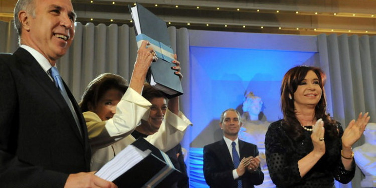 La presidenta promulga el nuevo Código Civil junto a Lorenzetti