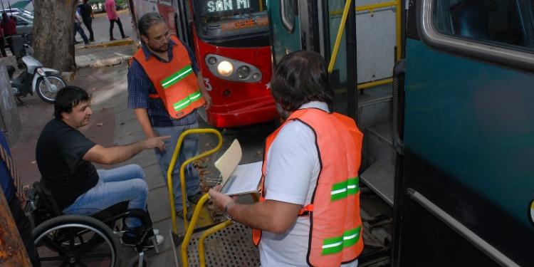 La accesibilidad del transporte público aún en deuda