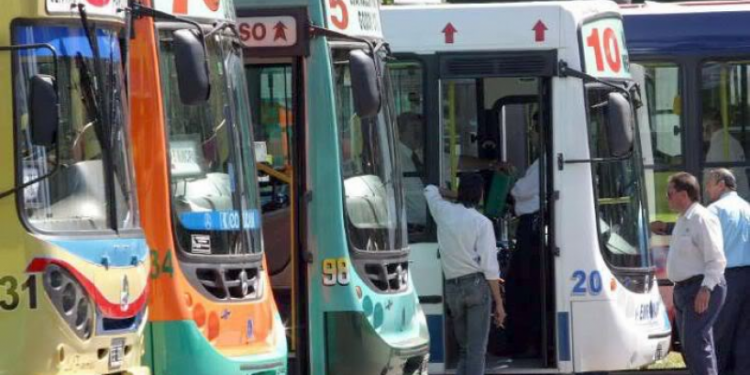 Mañana aumenta el transporte público a ocho pesos 