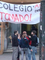Estudiantes continúan con la toma en 11 escuelas de Buenos Aires