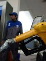 El Gobierno publicó el decreto que congela por 90 días el precio de los combustibles