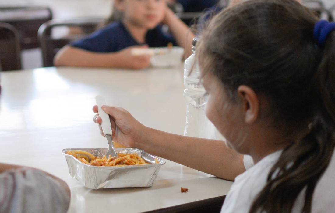 Más del 50 % de niños y niñas sólo comparte la cena con su familia