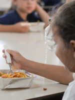 Más del 50 % de niños y niñas sólo comparte la cena con su familia