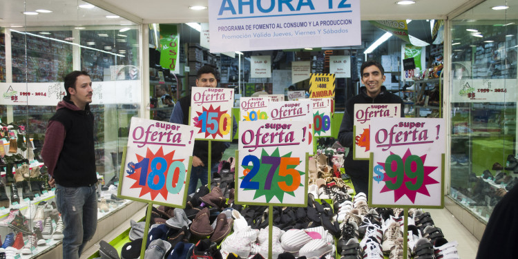 Las ventas minoristas cayeron 10,7 % en el último mes