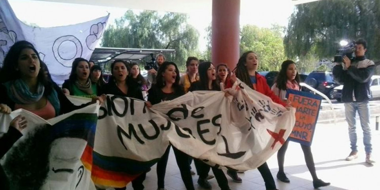 Se manifestaron en el Consejo Superior contra el juez y docente Uliarte