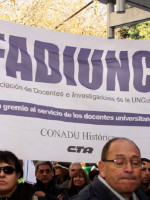 Marcha federal y cuarto intermedio para negociar la paritaria docente