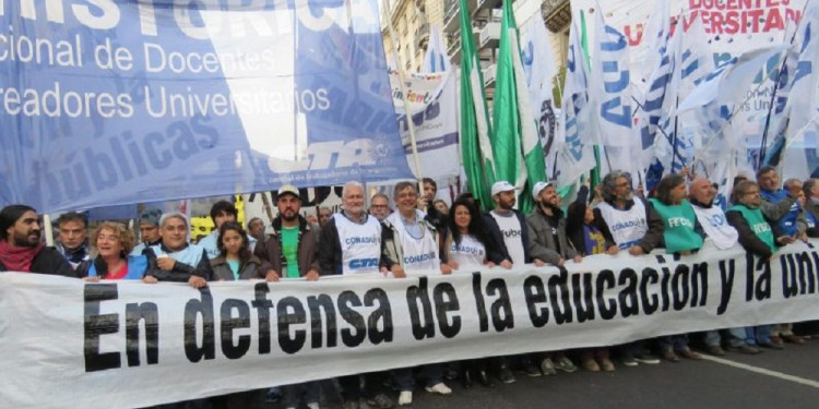 Docentes universitarios definen hoy si aceptan la oferta salarial