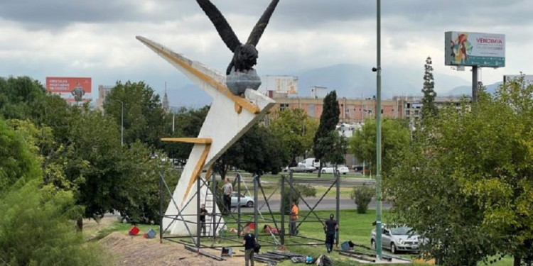 Monumento del Cóndor: tras la reconstitución de su cabeza, empezaron los trabajos para instalarla