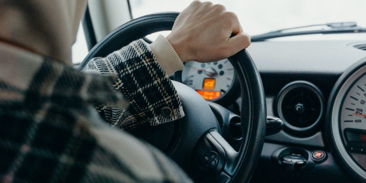 Cuáles son las vías de la ANSV para denunciar a personas violentas al volante