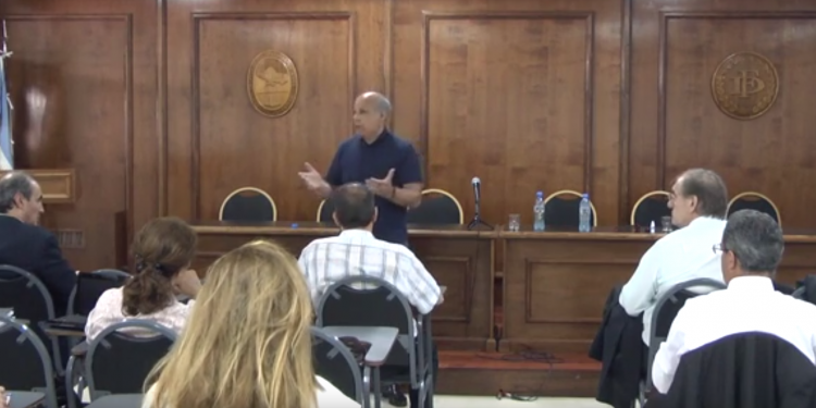 Conferencia Roberto Escalante en la Facultad de Derecho