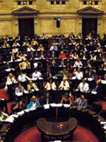 Más del 30 % de los legisladores nacionales no se graduó