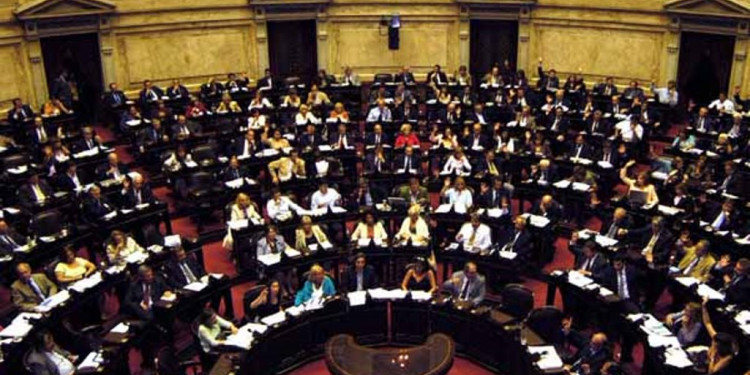 Más del 30 % de los legisladores nacionales no se graduó