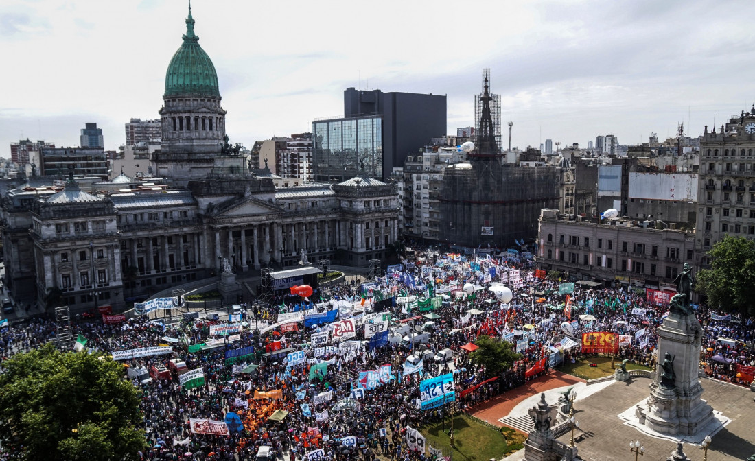 Gremios antirreformas, senadores prorreformas