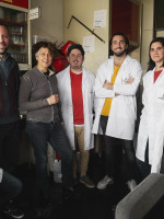 Una dosis diferente de refuerzo aumenta la inmunidad contra ómicron en personas mayores
