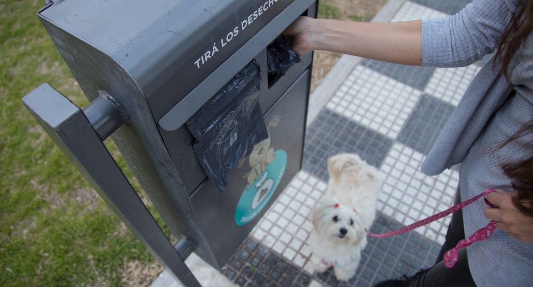 En Capital instalaron contenedores para depositar las heces de las mascotas