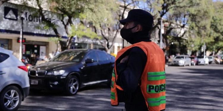 Más de 2000 policías para controlar que haya menos gente en la calle