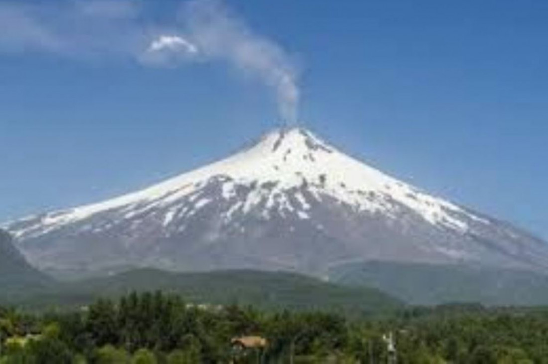 ¿Por qué sale humo del volcán Copahue?