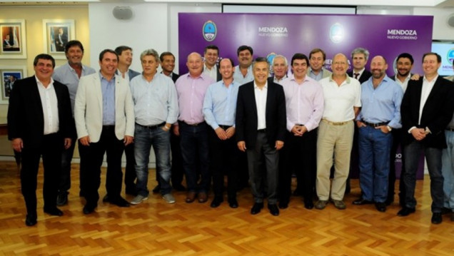 imagen Cornejo negocia sin intermediarios con los intendentes