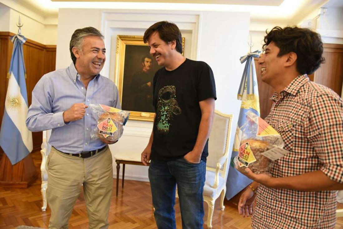 Cornejo recibió el pan "dulcificador" de Unidiversidad