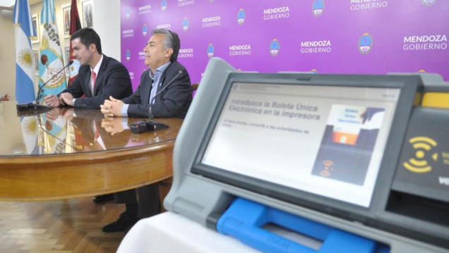 imagen Urtubey "vendió" el sistema de boleta única electrónica