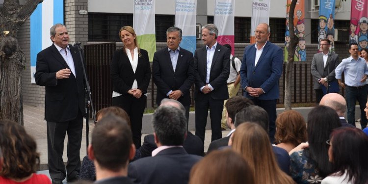 Ministros de Macri lanzaron en Mendoza la Cobertura Universal de Salud