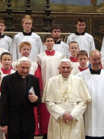 Más de 500 niños del coro dirigido por el hermano de Benedicto XVI fueron abusados