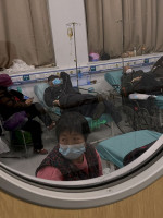 Advierten que el brote de coronavirus en China es un "caldo de cultivo" de nuevas variantes