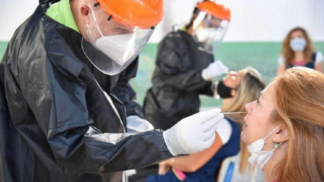 Confirmaron 213 nuevas muertes y 5.303 contagios por COVID-19 en Argentina
