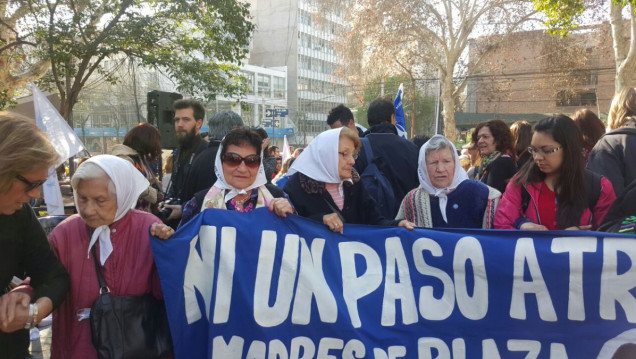 imagen Madres de Plaza de Mayo invitan a la ronda número 2000