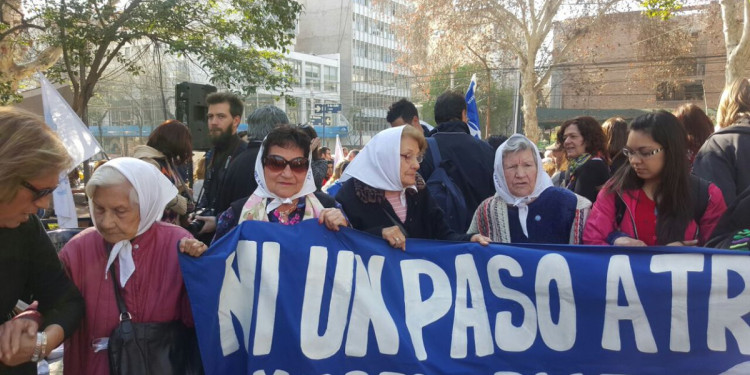 Madres de Plaza de Mayo invitan a la ronda número 2000