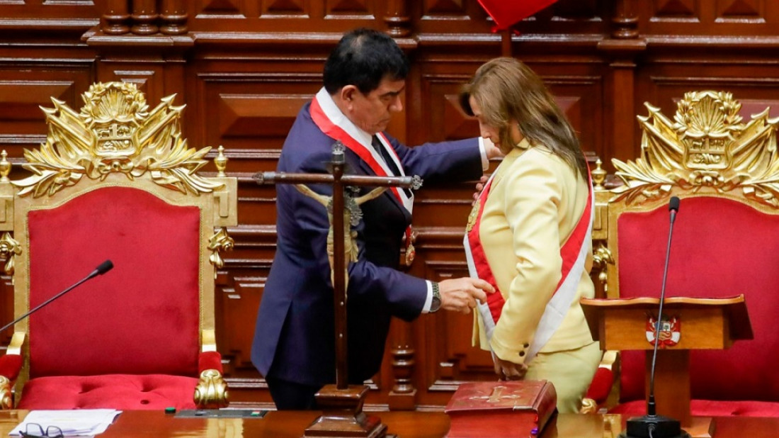 Crisis en Perú: con Castillo detenido, el Congreso tomó juramento a Dina Boluarte como presidenta