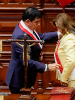 Crisis en Perú: con Castillo detenido, el Congreso tomó juramento a Dina Boluarte como presidenta